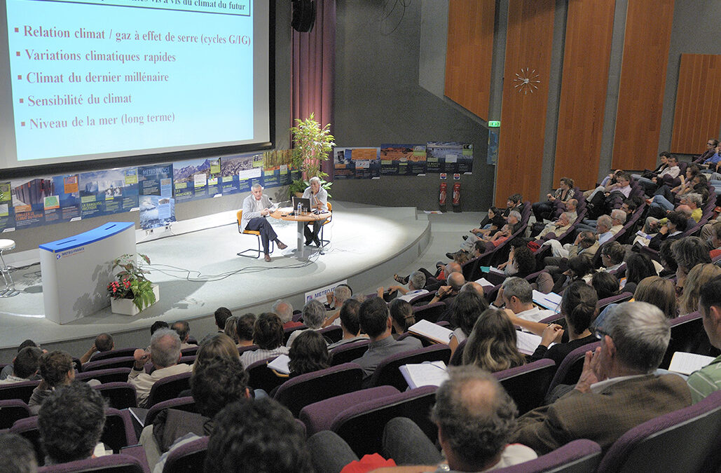 « Evolution du climat : que nous apprend le passe ? » une conference de la Societe Meteorologique de France (SMF) avec Jean-Jouzel et Joel Collado au Centre International de Conferences le 7 octobre 2010.